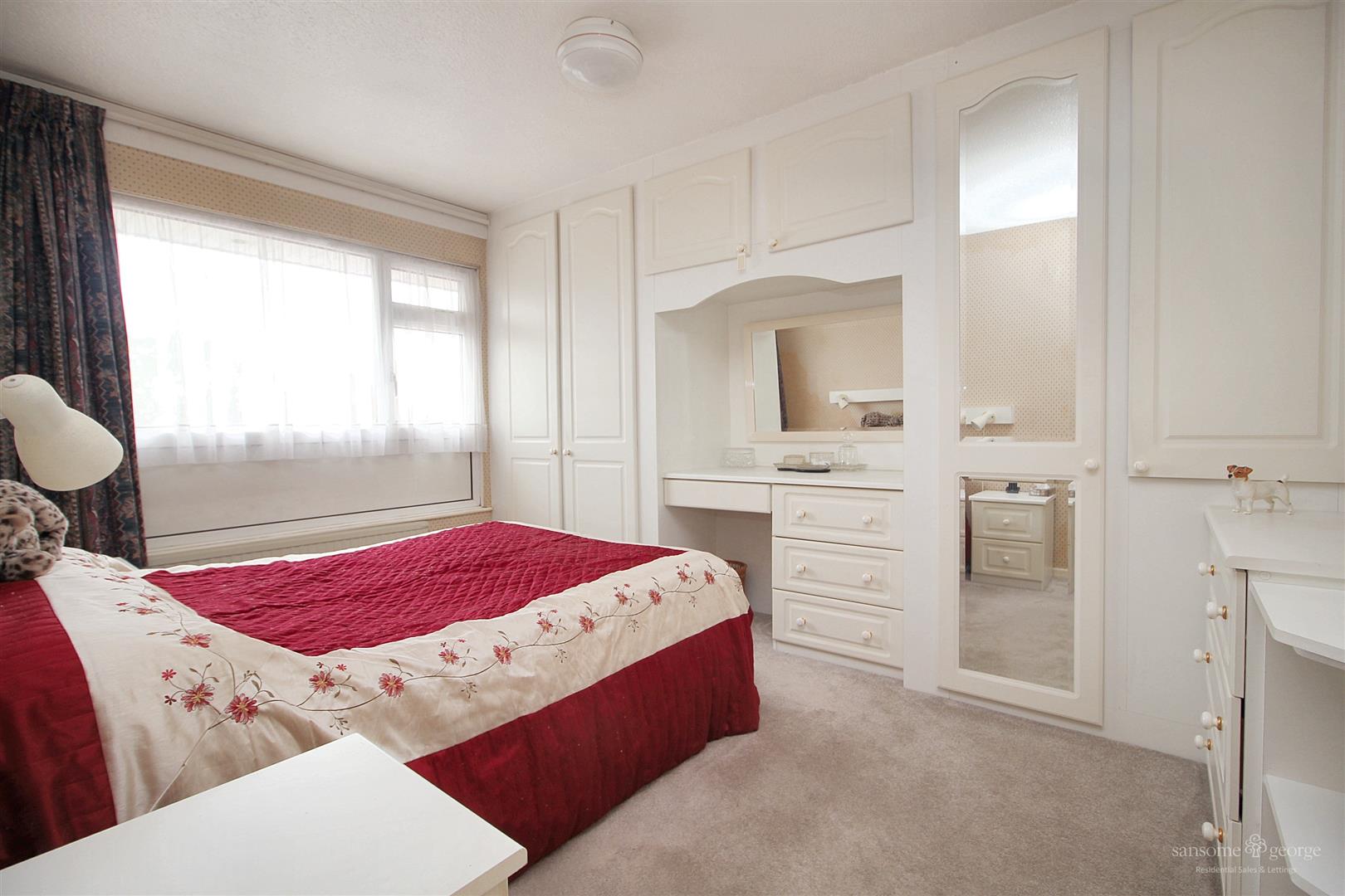 Fitzroy Crescent, Woodley, Reading